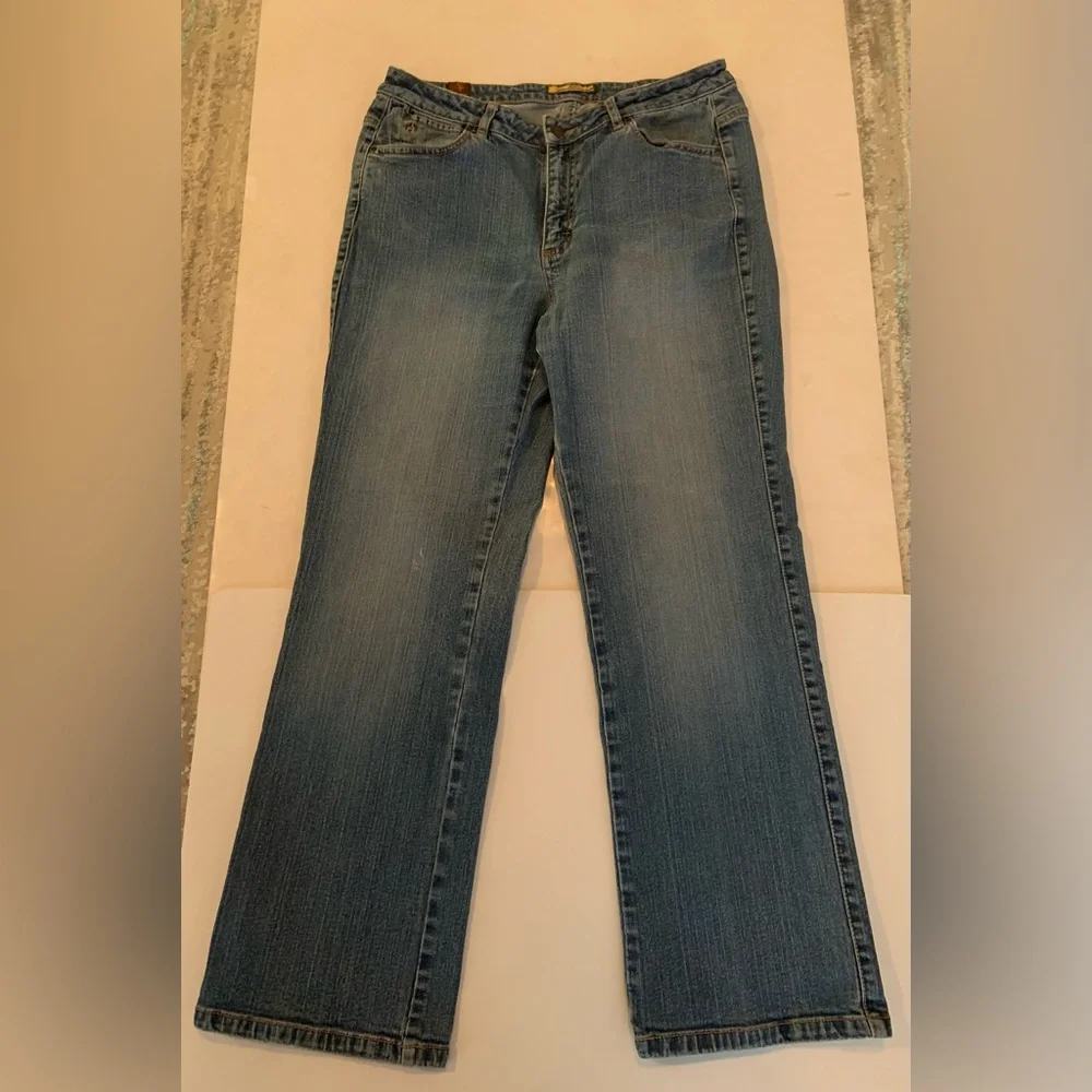 Wrangler Aura Woman’s Medium Washed Lightly Distressed Jeans 12 Regular Short - Picture 3 of 15